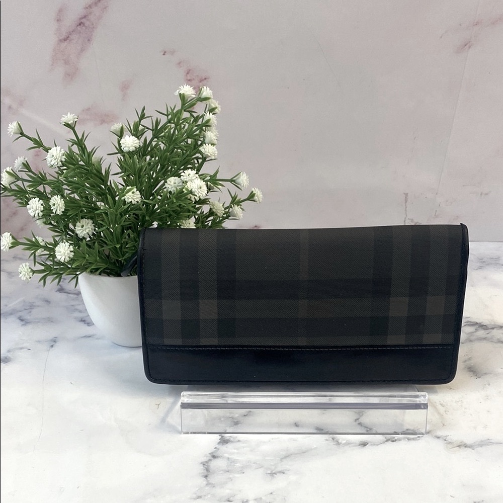 GUC Burberry Dark Checkered Wallet